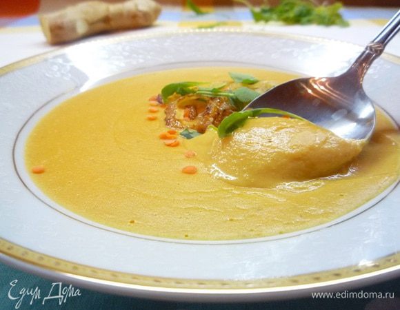 Разлейте суп по тарелкам, украсив кольцами лука и листиками руколы. Приятного аппетита!!!