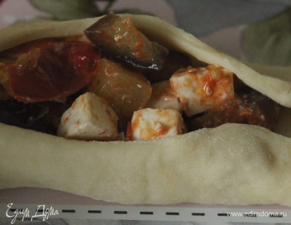 Завернуть продольные края.