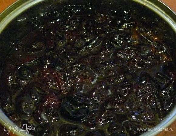 Когда масса умеренно загустеет, снять с огня и дать остыть.
Измельчить погружным блендером. И снова поставить вариться на маленький огонь. Можно конечно измельчать и горячим, но я трепетно отношусь к ножам блендера. Не забываем помешивать, т.к. масса может быстро пригореть.