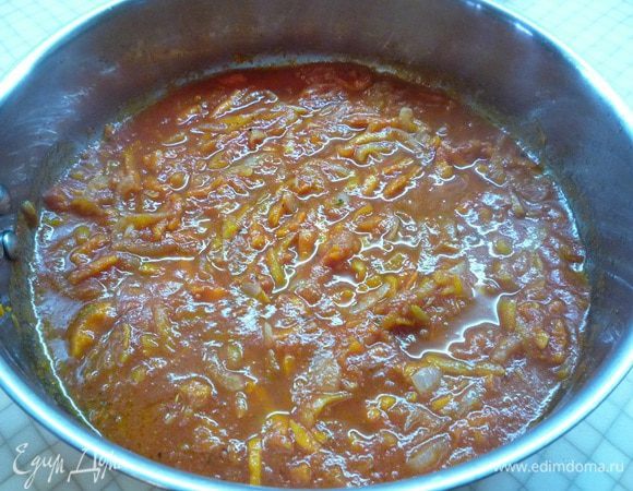 Обжариваем овощи в течение 5 минут.