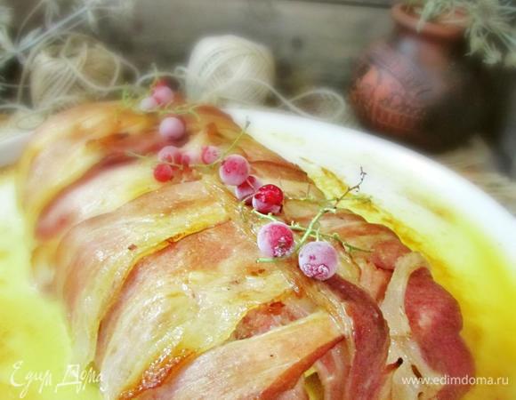 Картофельный мильфей перевернуть на блюдо (осторожно, не облейтесь, в процессе готовки, образовалось много сока). Я еще отправила в духовку на 15 минут, чтобы бекон подрумянился. Можно подавать!
Приятного аппетита!