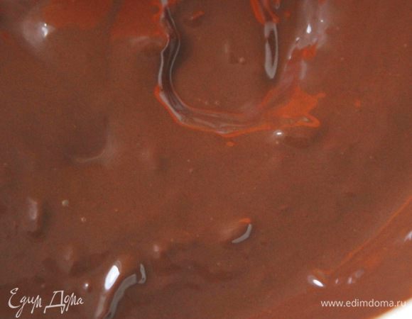 Растопить черный шоколад.