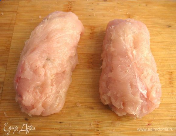 Свернуть филе таким образом, чтобы масло осталось внутри и не было разрывов по поверхности филе.