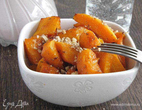 Можно переложить в тарелку и кушать. Очень вкусно! Я еще посыпала орешками.