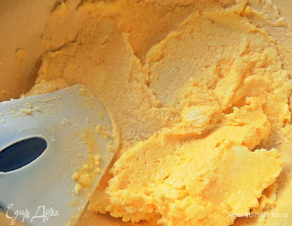 Растереть снова, добавив ваниль и соль.