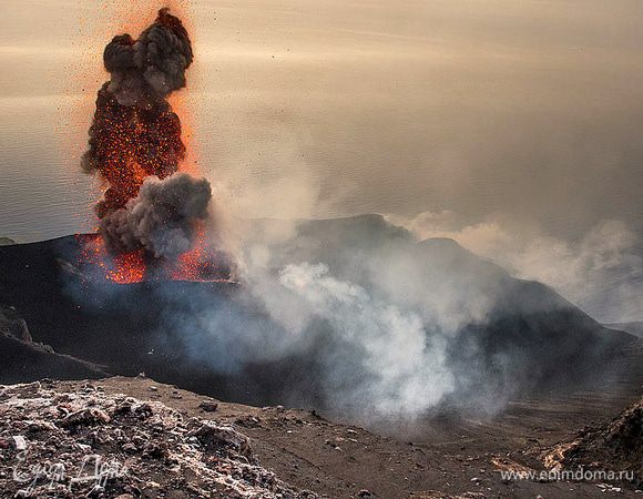 Вулкан Стромболи проснулся! Это зрелище действительно завораживает.
