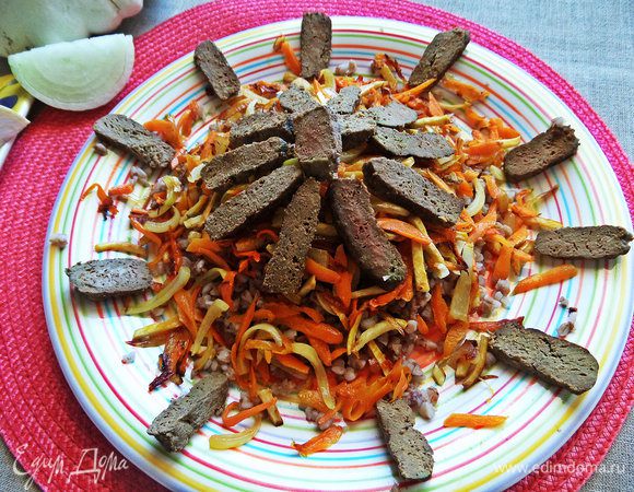 И следом ломтики печенки.