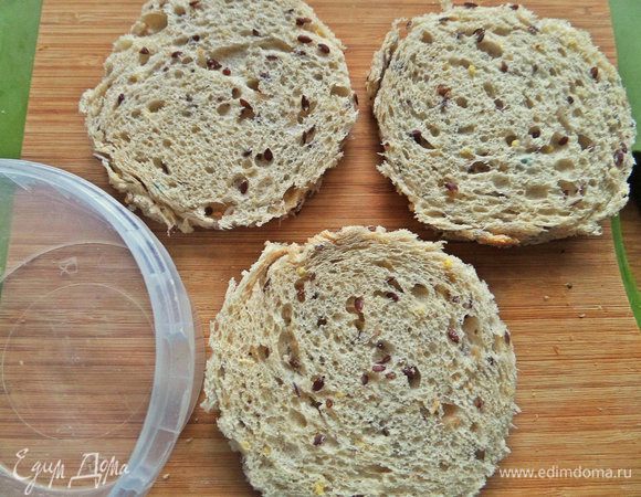 Вырезаем из него круги.