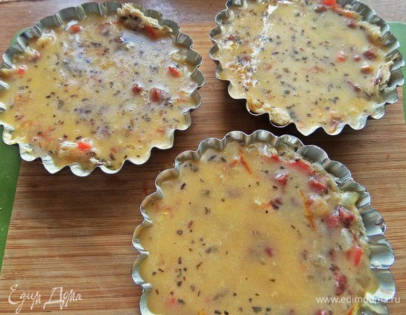 Залить омлетом.