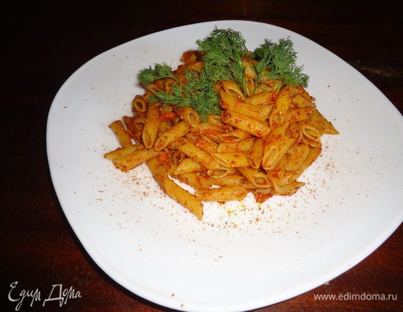 Лук чистим и режим мелко. Кладем в разогретую сковороду.