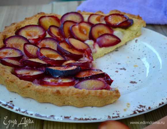 Готовый пирог слегка остудить и можно сразу подавать!