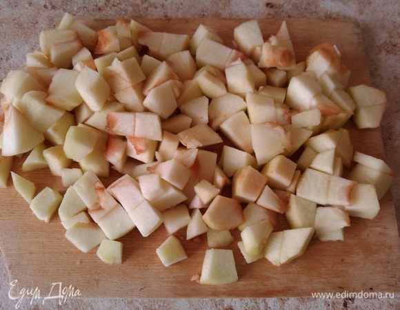 Нарезать маленькими кубиками.