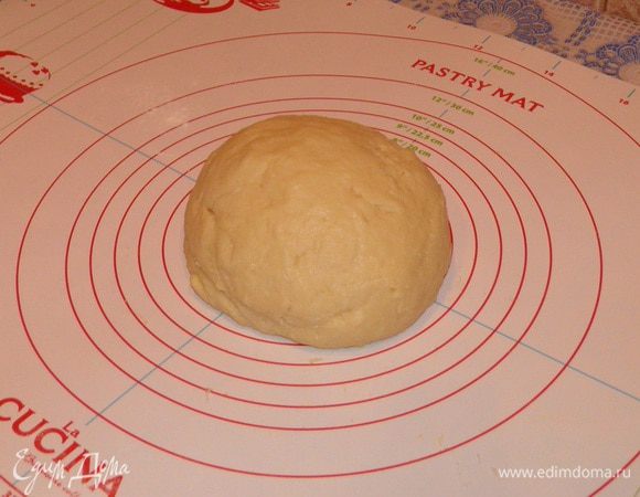 Замесите тесто.