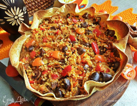 Я Вам говорила про хрустящие краешки? Вот они, так и отщипываем... мы же дома :)