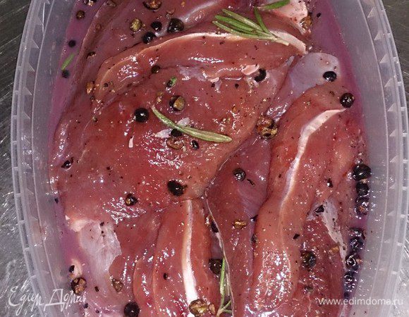 Маринуем грудки минут 15 — 20.