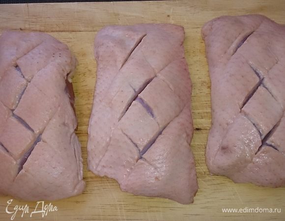 Делаем неглубокие надрезы на коже.