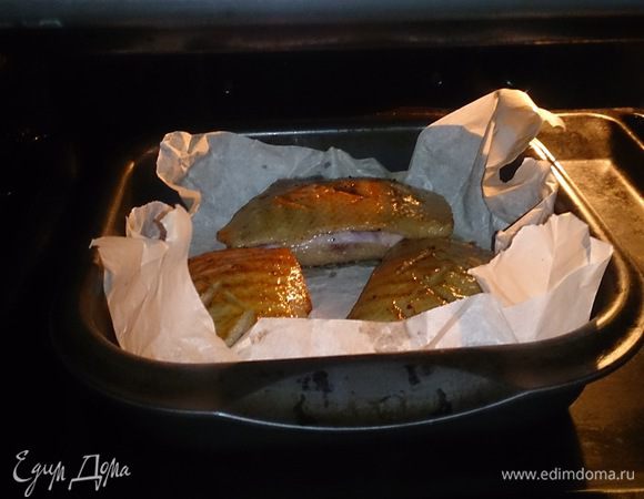 Ставим в духовку, разогретую до 160°С, и запекаем 10 минут.