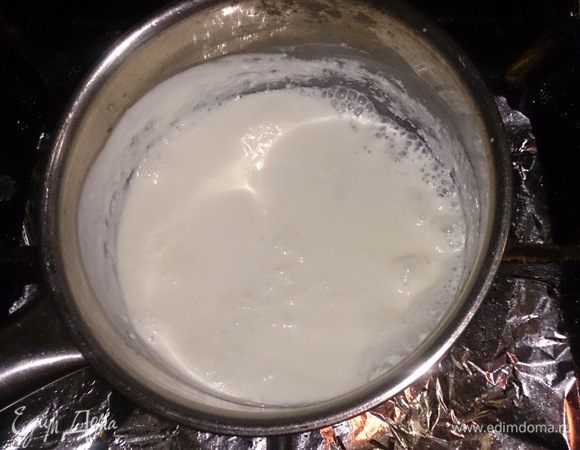 Разогреваем сливки.