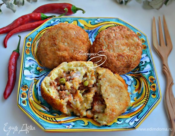 Подавать аранчини горячими! Какие же они вкусные, моцарелла безумно аппетитно растекается в них! Buon appetito!