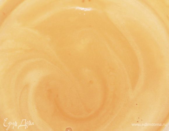 Теперь выливаем получившуюся смесь в кипящее пиво и готовим, постоянно помешивая, минут 5 — 7 до загустения массы. 