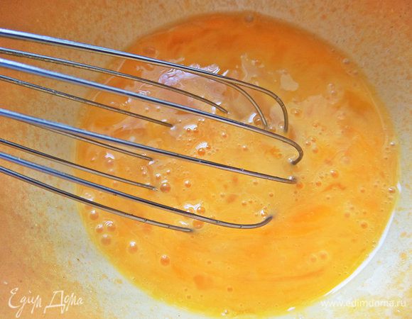 Взбиваем венчиком.