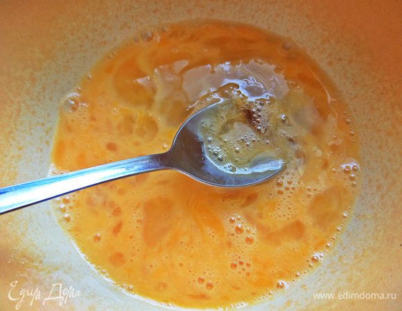 Добавить сироп от брусники в меду, как у меня, или ликер, как у Оксаны.