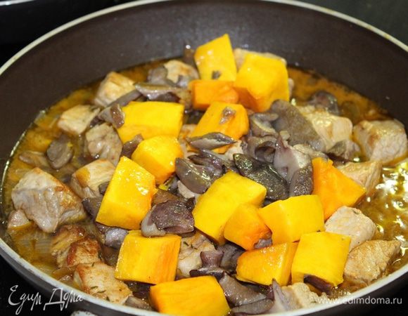 Грибы и тыкву добавить в рагу, тушить 5 минут.