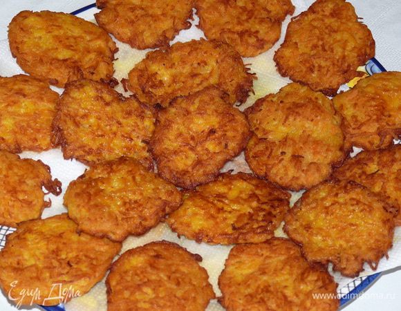 Выложить на бумажное полотенце, чтобы впиталось лишнее масло. У меня получилось 20 штук.