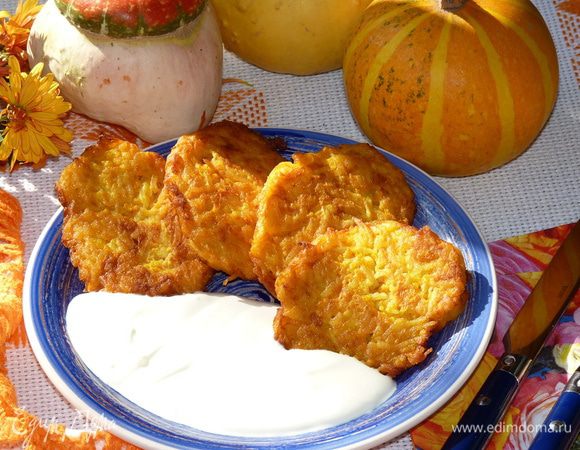 Подавать горячими или теплыми (но и холодные тоже вкусные, но не хрустят), можно с натуральным йогуртом или сметаной. Приятного аппетита!