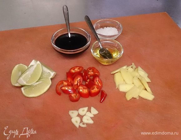 Подготавливаем все для маринада.