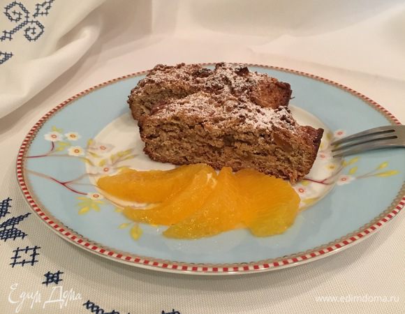 Остывший корж нарезать на ломтики, посыпать сахарной пудрой. Очень вкусно с утренним кофе, детям нравится с молоком, или взять с собой в контейнере в дорогу.