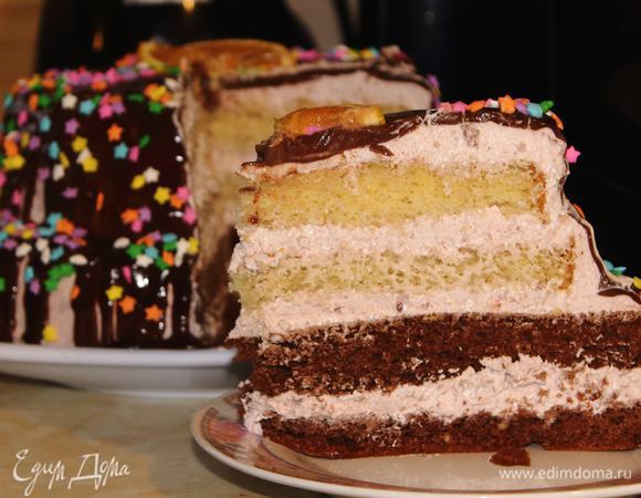 Торт очень нежный, тающий во рту.