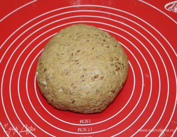 Хорошо вымесить тесто.