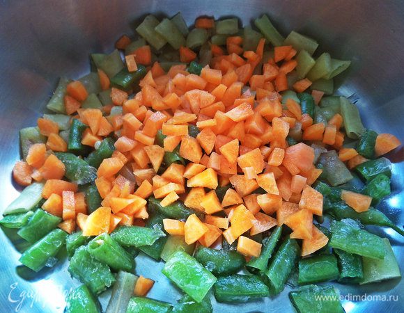 Высыпать в кастрюлю.