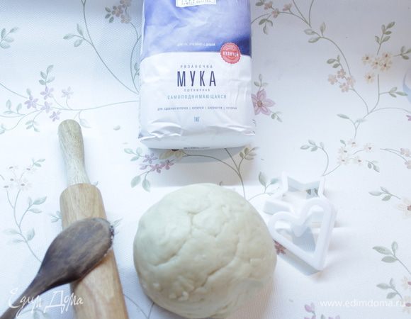 Затем сформовать в шар и поместить в холодильник. 