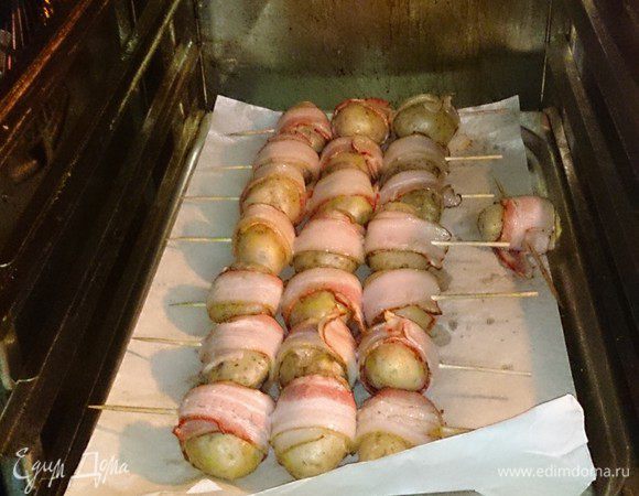 Ставим в духовку, разогретую до 200°С и запекаем 10 — 15 мин.