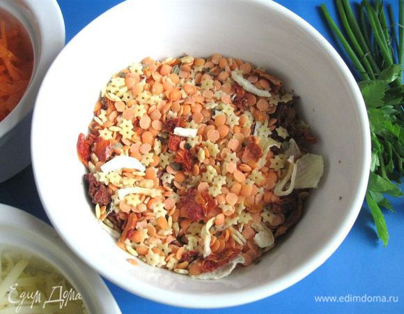 Смешать сухие компоненты.