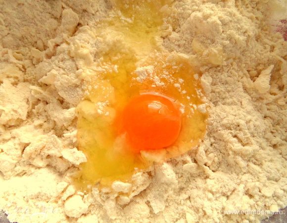 Вбить яйцо.