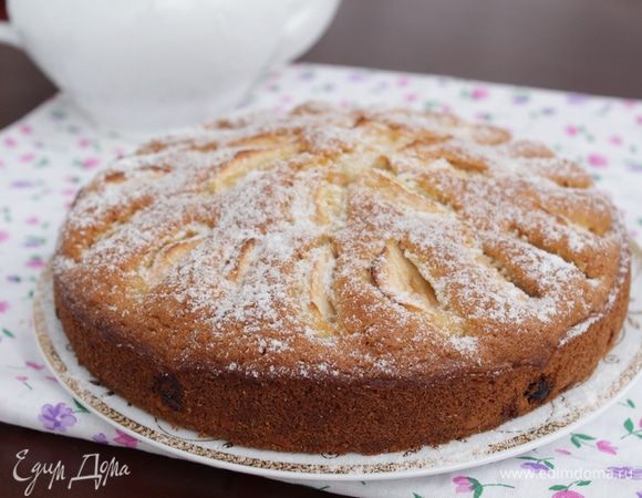 Посыпать сахарной пудрой.