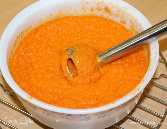 Немного остудить и пюрировать блендером.