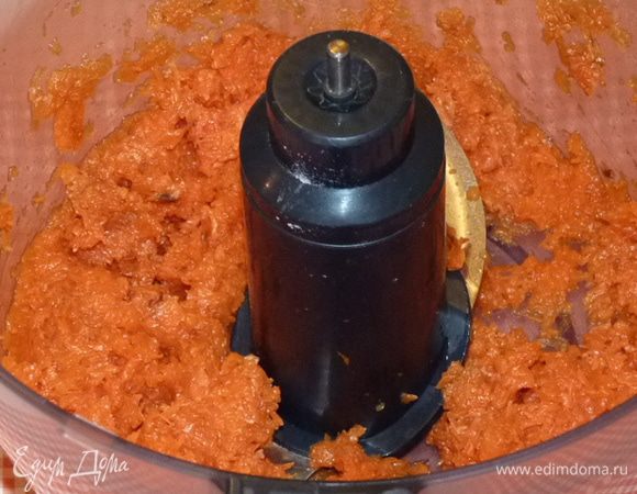 Запеченную тыкву пюрировать.