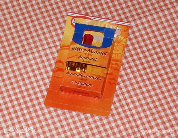 Добавить 2 капли миндального ароматизатора. Перемешать.