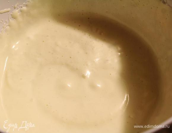 В очень пышную пену. Взбивать миксером до 10 минут.