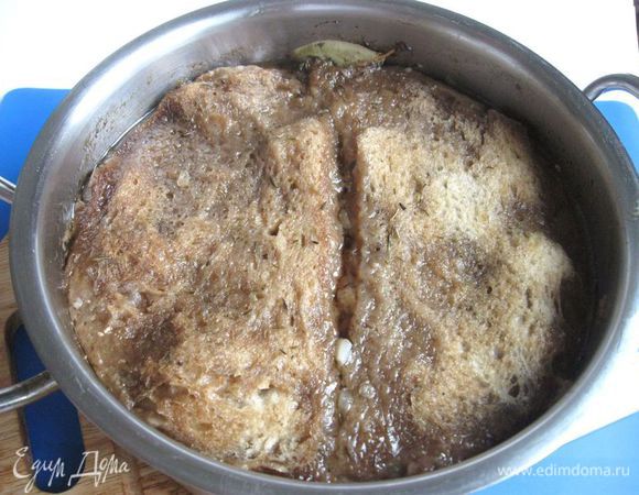 Достать кастрюлю из духовки.