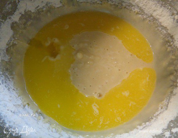 Затем — растопленное масло.