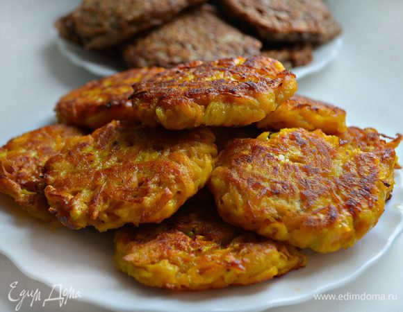 Получилось примерно по 8 — 10 оладушек каждого вида.