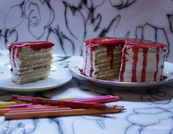 Полить торт малиновым соусом и украсить остатками крема.
Приятного чаепития!