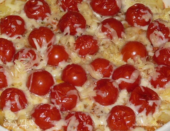 Посыпать оставшимся тертым сыром и запекать еще 3 минуты.