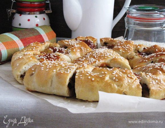 Разрезать пирог на кусочки и звать всех на чай!