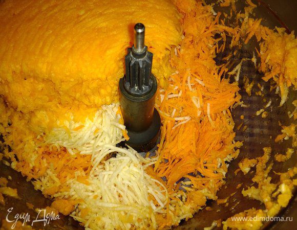 Натереть на средней терке.